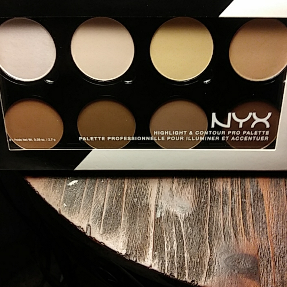 NYX Highlight& Contour Palette